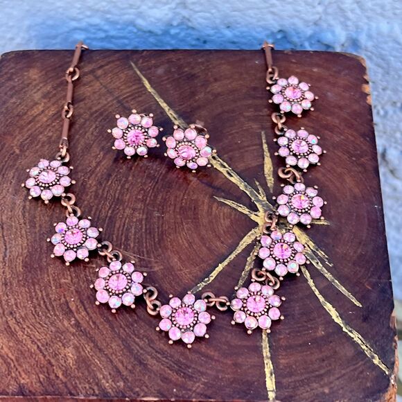 Vintage Avon Jewelry Set Necklace and Earrings fairy Victorian - Picture 1 of 8